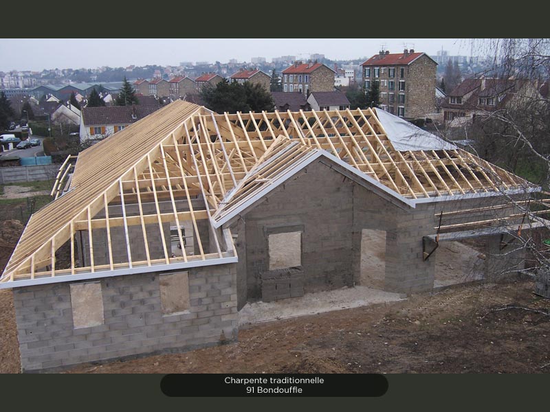 pavillon en charpente traditionnelle